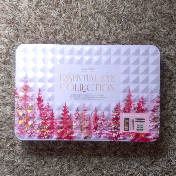 Nicole Miller Essential Eye Collection Makeup Box - Picture 4 of 4